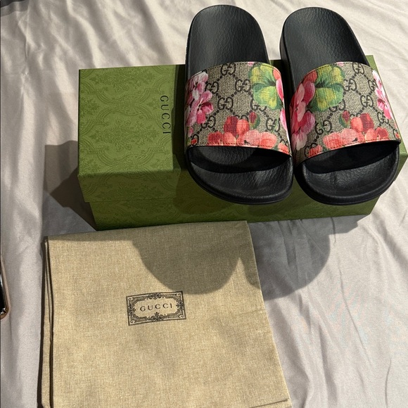 Gucci Floral Pattern Black Slides - Picture 1 of 7